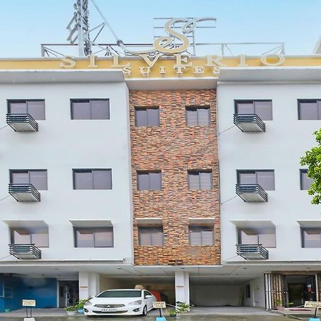 Oyo 896 Silverio Suites Манила Екстериор снимка