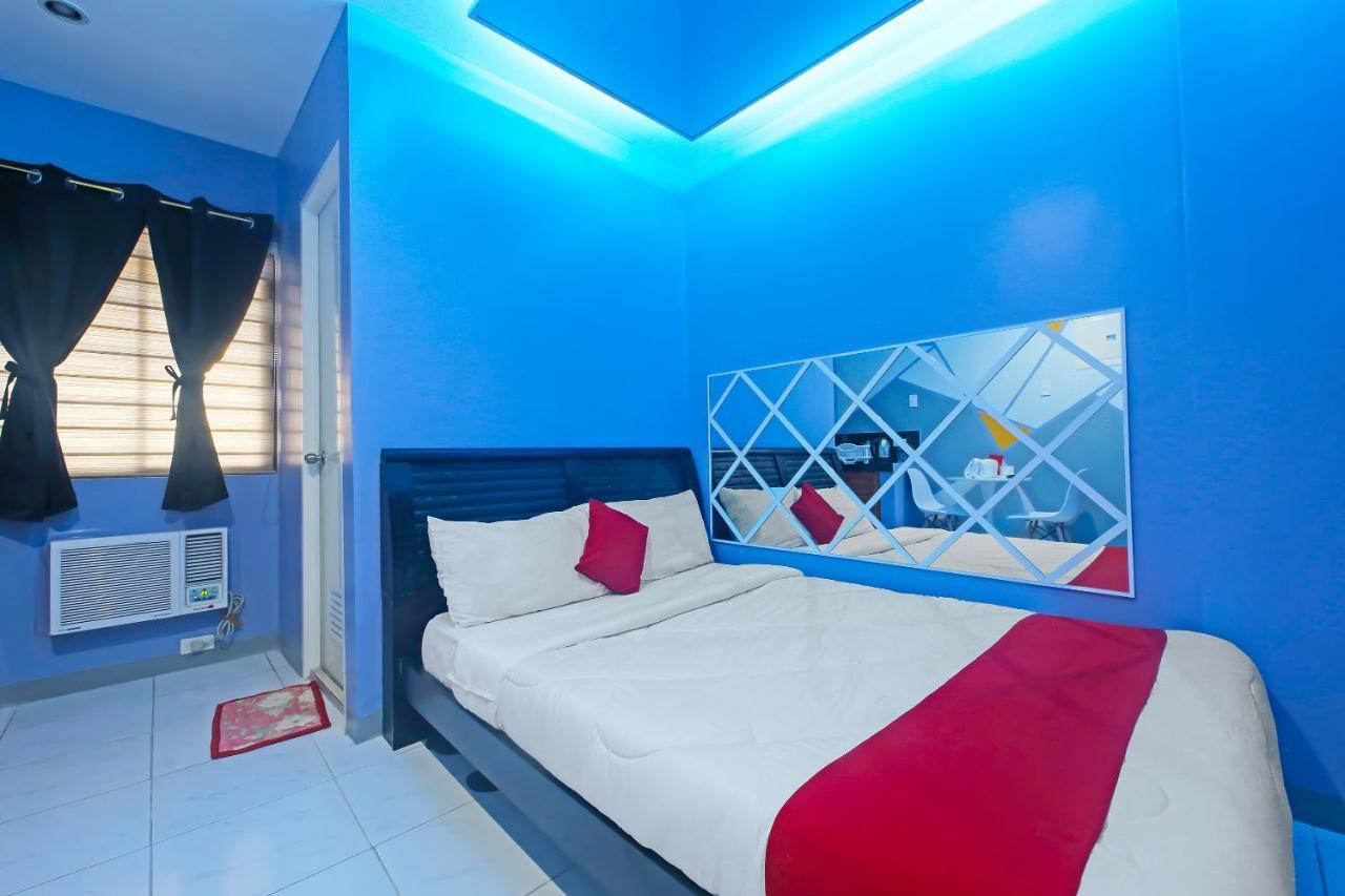 Oyo 896 Silverio Suites Манила Екстериор снимка