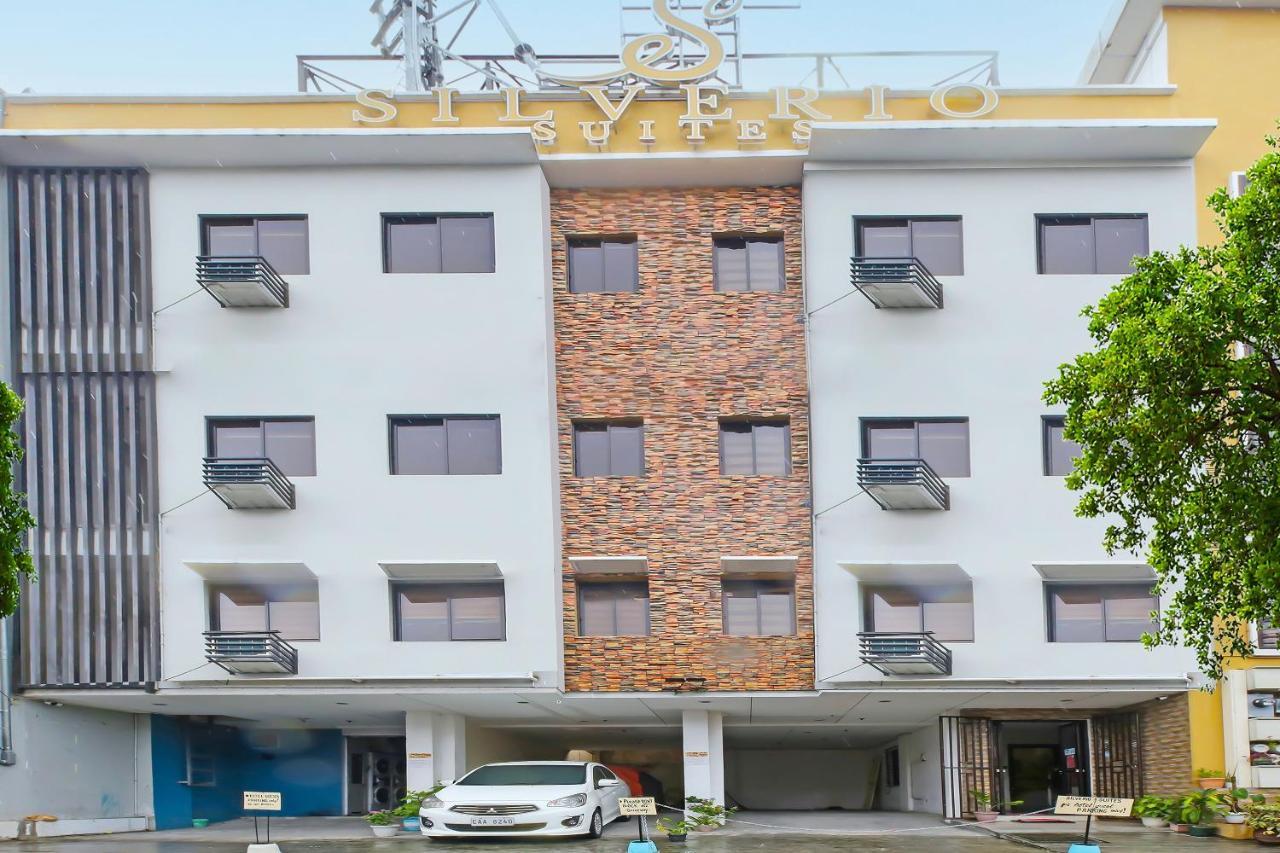 Oyo 896 Silverio Suites Манила Екстериор снимка