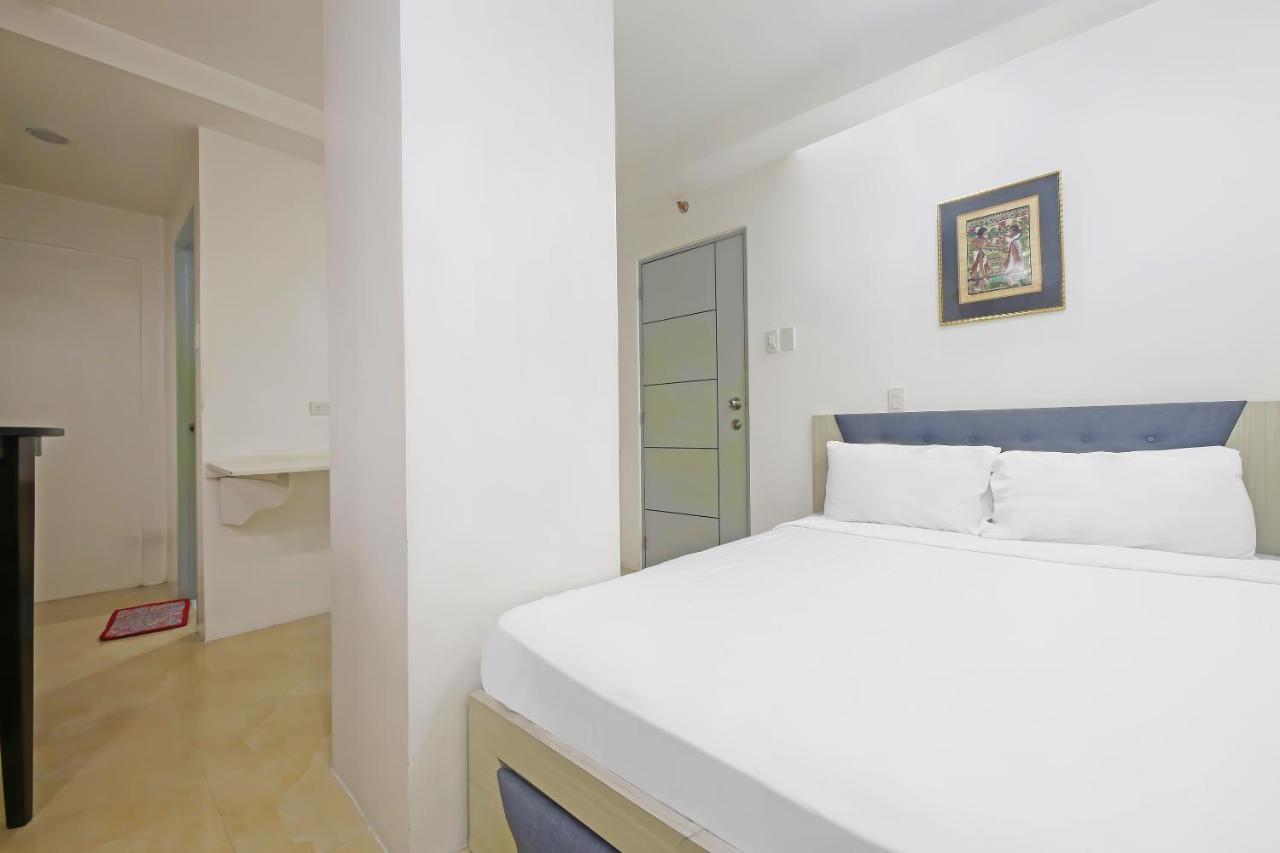 Oyo 896 Silverio Suites Манила Екстериор снимка