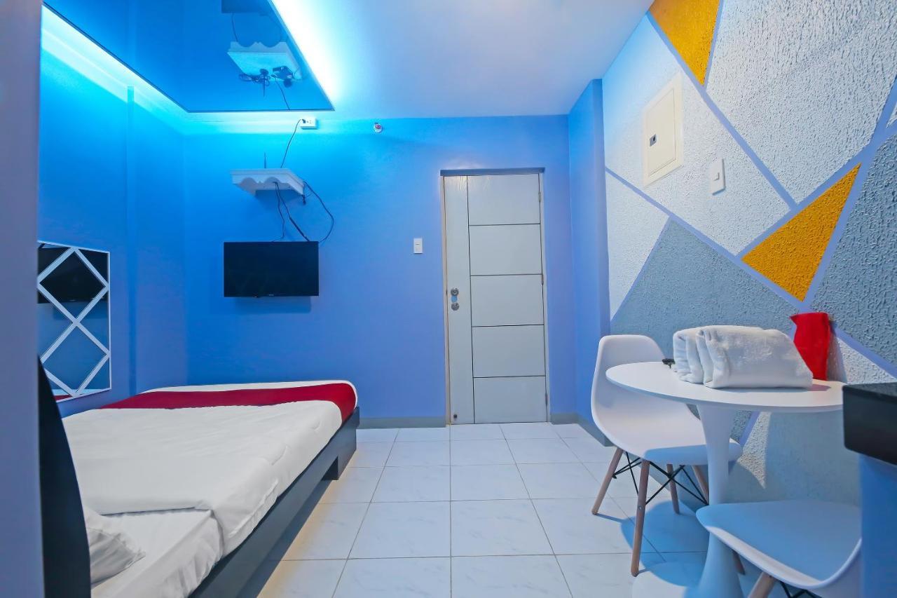 Oyo 896 Silverio Suites Манила Екстериор снимка